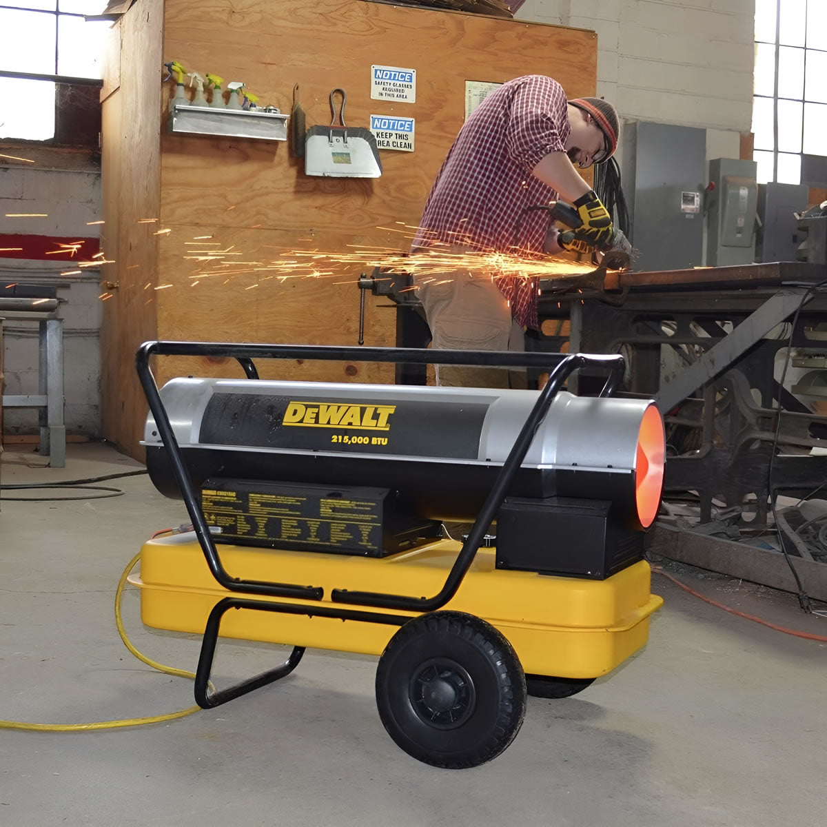 DeWalt 215,000 BTU Heavy Duty Forced Air Kerosene Heater