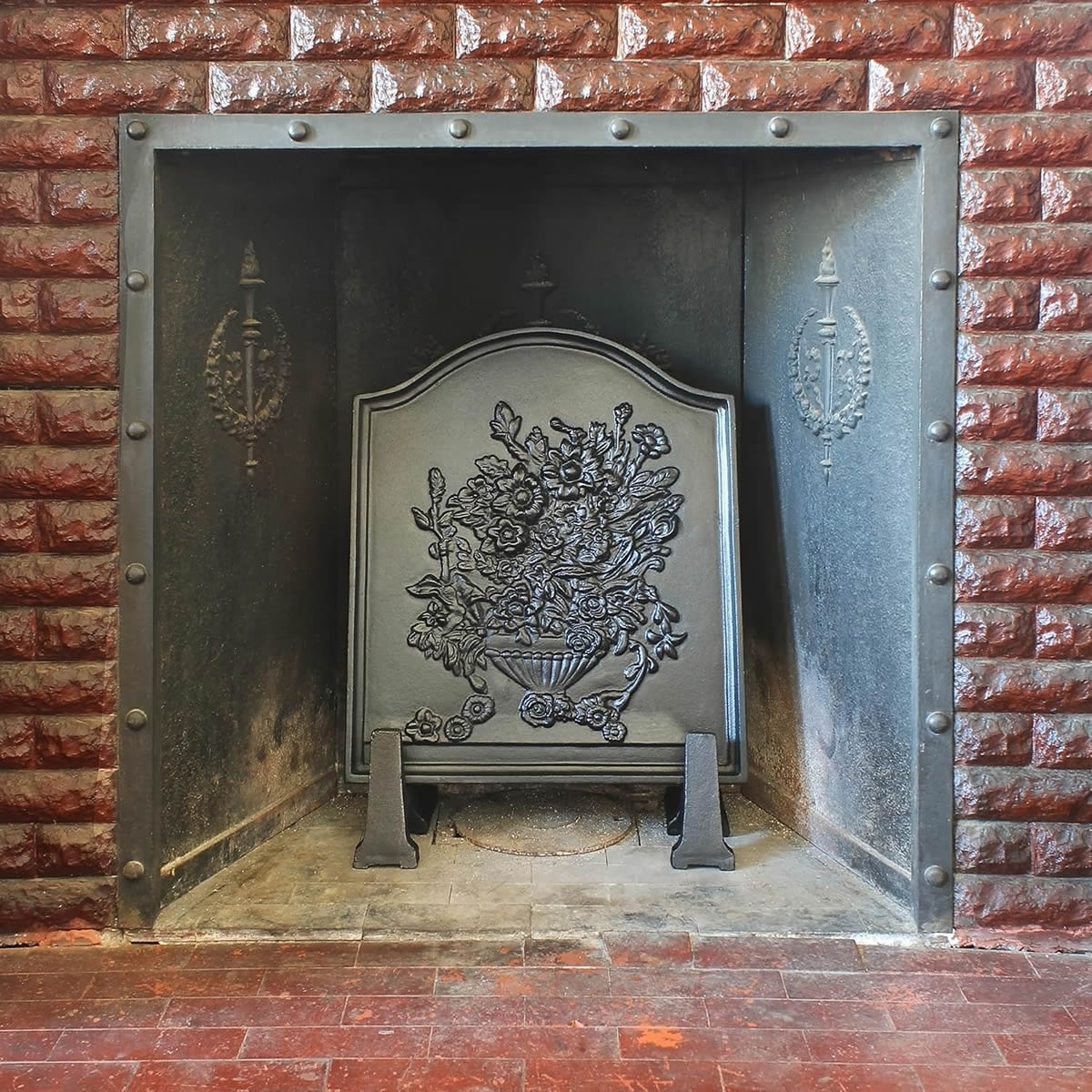 Bouquet Cast Iron Fireback - 20 " H x 17" W