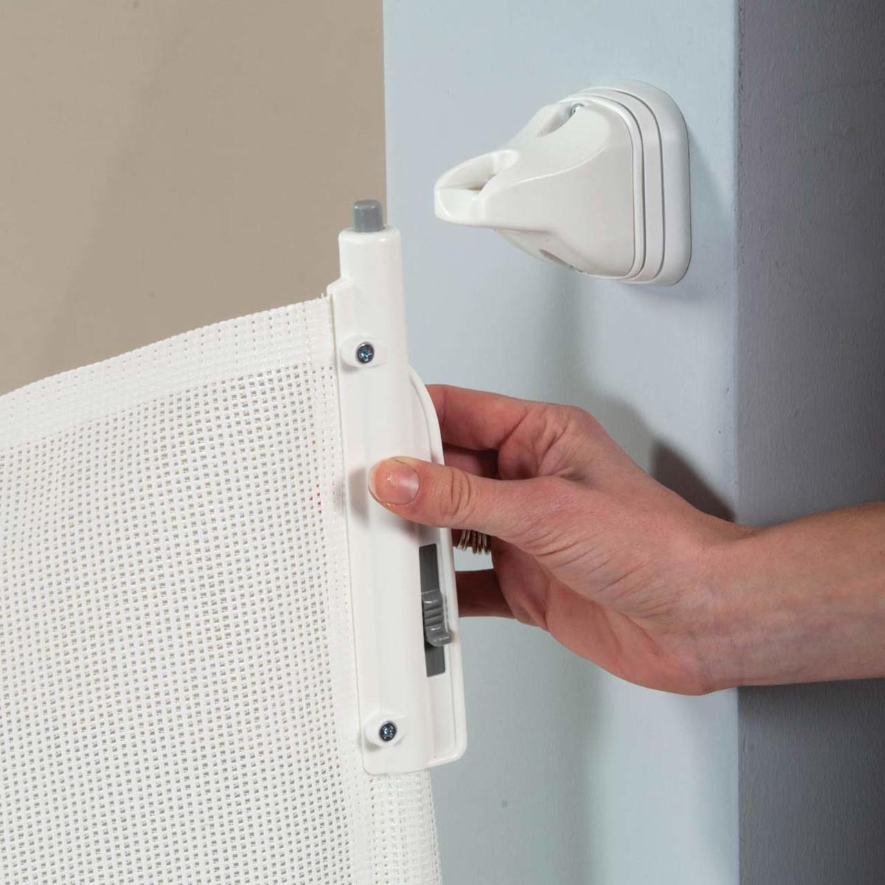 KidCo Retractable Safeway Gate - White