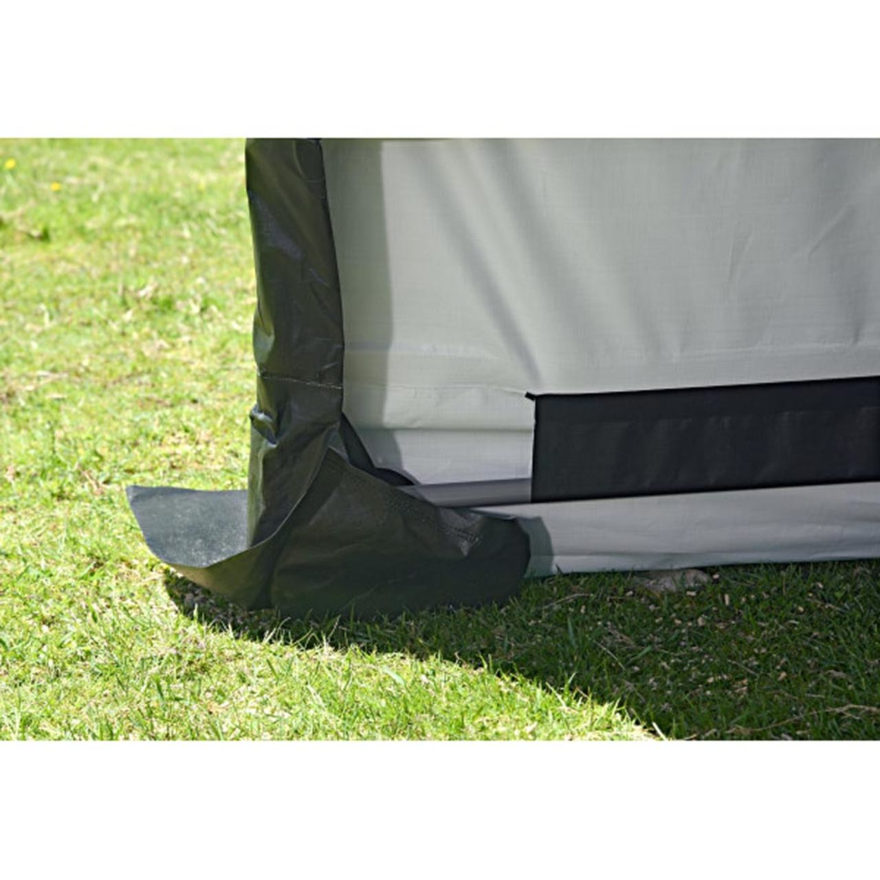 Small Round 8' x 10' x 5' Portable Livestock Shelter in Green