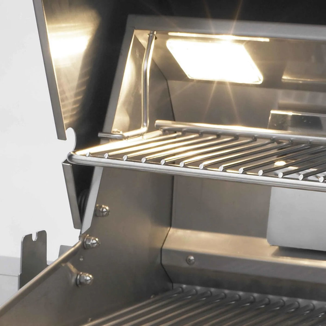 FireMagic A660i Aurora 30" Built-In Grill with Analog Thermometer, Rotisserie Backburner and Infrared Burner NG-LP - A660I8LA